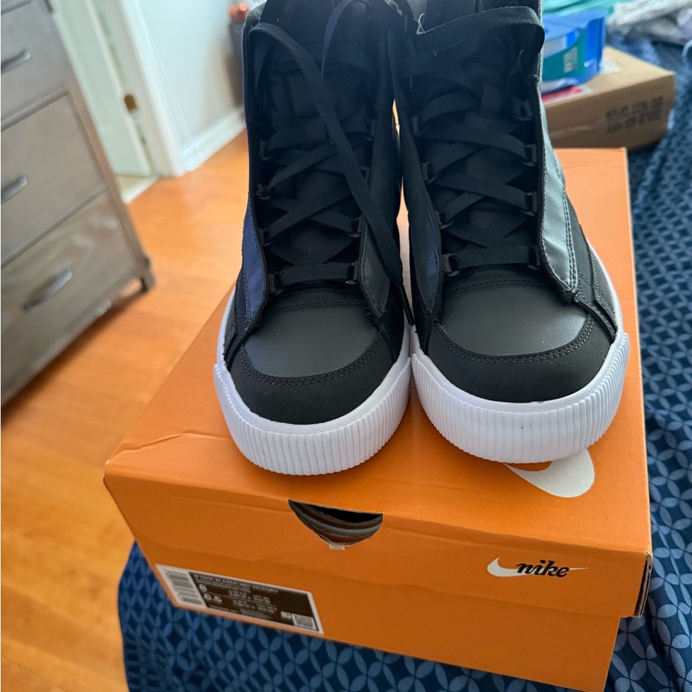 Women’s Nike Blazer Mid Victory Shoes - Picture 2 of 7